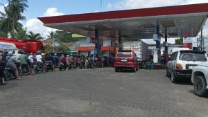 20250919-Potret-antrian-kendaraan-yang-antri-di-salah-satu-SPBU-di-Bone.jpg