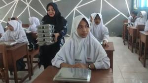 20251002-Penyedia-MBG-di-Kecamatan-Ujung-Loe.jpg