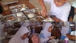 20251003-Santap-MBG-di-SMPN-33-Makassar.jpg