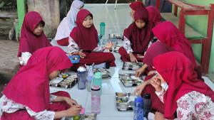 20251003sejumlah-siswi-SDI-Bontomanai-Kecamatan-Bontomarannu.jpg
