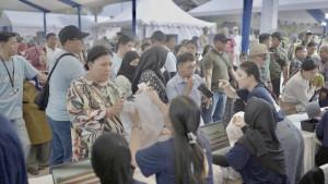 20251010-Warga-Gowa-dan-sekitarnya-mengantre.jpg