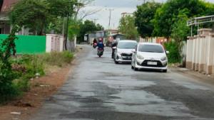 20251029-jalan-rusak.jpg