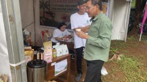 20251110-Pamerah-hasil-produksi-petani-hutan.jpg