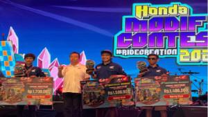 20251117-Honda-Modif-Contest-HMC-Nasional-2025-Penyerahan-hadiah.jpg