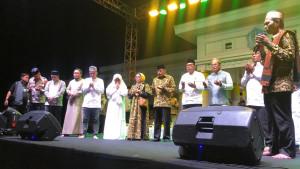20251117-Penghafal-Alquran-naik-ke-panggung.jpg