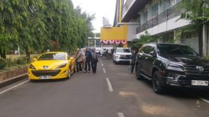 2050809_PARKIRAN-MOBIL-MEWAH_parkiran-mobil-mewah-di-gedung-dprd-sulsel.jpg