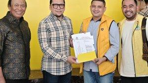 Ahmad-Doli-Kurnia-Tandjung-resmi-menyerahkan-SK-format-B1KWK-kepada-Appi-211.jpg