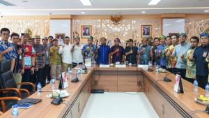 Andi-Sudirman-Sulaiman-silaturahmi-ke-Kantor-Guber.jpg