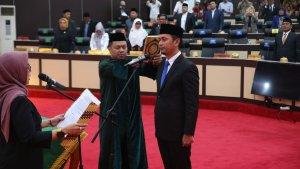 Anggota-DPRD-Sulsel-PAW-Ian-Latanro-diambil-sumpah-d.jpg