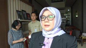 Anggota-Kompolnas-Irjen-Purn-Ida-Oetari-Purnamasari-mengunjungi-rumah-duka-AKP-ulil.jpg