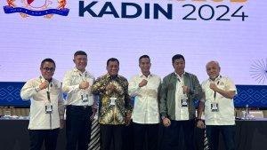 Anindya-Bakrie-bersama-pimpinan-sidang-AM-Nurdin-Halid-d.jpg