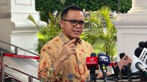 Azwar-Anas-di-Istana-korupsi-laptop.jpg
