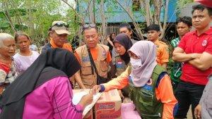 BPBD-Pinrang-telah-menyalurkan-bantuan12.jpg