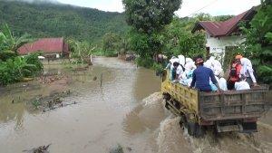 Banjir-melanda-Kecamatan-Ponrang-Kabupaten-Luwu-Sulawesi-Selatan.jpg