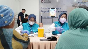 Bank-Mandiri-gelar-Bakti-Kesehatan-di-Desa-Aeng-Batu-Batu.jpg