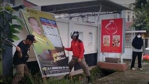 Bawaslu-Palopo-melakukan-penertiban-APK-di-Kecamatan-Wara.jpg