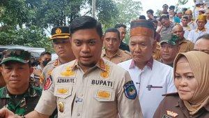 Bupati-Gowa-Adnan-Purichta-Ichsan-kemeja-oranye-23.jpg