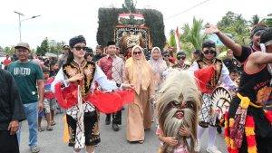 Bupati-Luwu-Utara-Indah-Putri-Imdriani-di-HUT-ke-50-tahun-Desa-Mulyorejo-Minggu-1092023.jpg
