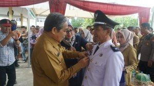 Bupati-Sidrap-Dollah-Mando-melantik-Amiruddin-sebagai-Kepala-Desa-PAW-Desa-Aka-akae.jpg