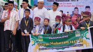 Bupati-Sidrap-rayakan-Tahun-Baru-Islam-bersama-anak-anak-santri-di-Halaman-Masjid-Agung.jpg