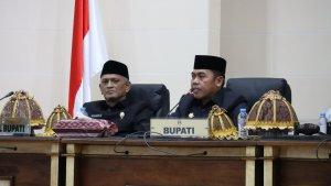 Bupati-Wajo-Andi-Rosman-bersama-wakilnya-dr-Baso-Rahmanuddin-saat-hadiri-rapat.jpg
