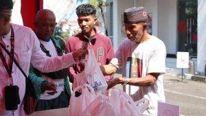 DISTRIBUSI-HEWAN-KURBAN-Potret-penyaluran-hewan-kurban-Telkomsel-di-salah-satu-daerah.jpg