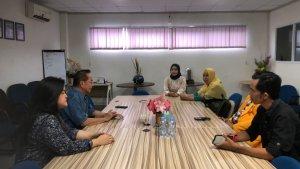 Dekan-Fakultas-Ekonomi-dan-Bisnis-FEB-UPRI-Muhammad-Badar-ke-tribun-timur.jpg