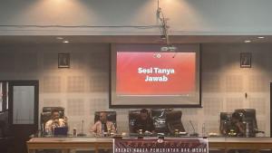 Diskusi-Relasi-Kuasa-Pemerintah-dan-Media-di-Aula-Syukur-Abdullah2025.jpg