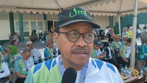 FUN-RUN-UMI-Rektor-UMI-Prof-Dr-H-Hambali-Thalib-saat-ditemui-di-halaman-Auditorium12.jpg