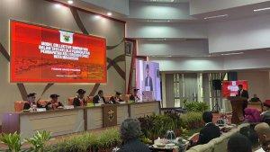 GELAR-DOKTOR-Kepala-Bapenda-Makassar-Dr-Firman-Pagarra-saat-mengikuti.jpg