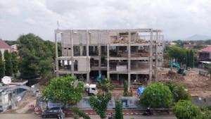 Gedung-Ammatoa-Bulukumba-sedang-digenj.jpg