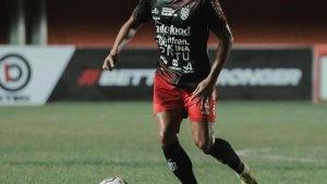 makassar/Gelandang-Bali-United-Rizky-Pellu-yang-genjar-dirumorkan-dengan-PSM-Makassar.jpg