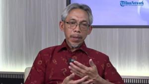 Guru-Besar-Unhas-Prof-Budu-saat-sesi-Podcast-di-Kantor-Tribun-Timur.jpg