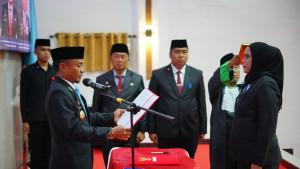 Hj-Faidah-yang-menjadi-perwakilan-saat-pelantikan-pejabat-eselon-IIIII-dan-IV-6102025.jpg