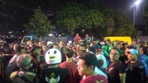 Inilah-detik-detik-Youtuber-dikeroyok-ojol-di-depan-Warung-makan-Ayam-Bakar-Wong-Solo.jpg