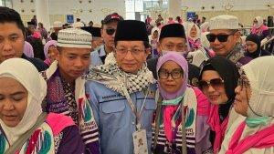 JAMAAH-HAJI-Menteri-Agama-RI-Nasaruddin-Umar-foto-bersama-dengan-jamaah-haji.jpg