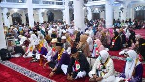 JEMAAH-HAJI-PULANG-Jemaah-haji-asal-Kabupaten-Sinjai-tiba-di-Masjid-Agung-Nujumul-Ittihad.jpg