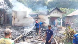 KEBAKARAN-RUMAH-Satu-unit-rumah-panggung-di-Dusun-Tanalompoa.jpg