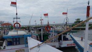 Kapal-nelayan-bersandar-di-dermaga-Bentenge-Bulukumba-hindari-cuaca-buruk.jpg