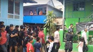 Keluarga-korban-geruduk-rumah-pelaku-pencabulan-anak-di-Parepare.jpg