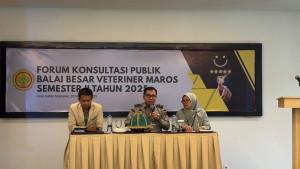 Kepala-BBV-Maros-drh-H-Agustia-tengah.jpg