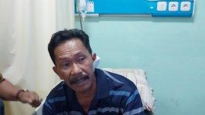Kepala-Desa-Lonrong-Fahri-Jalil-dirawat-di-RSUD-Sultan-Dg-Radja-setelah-diparangi-OGDJ.jpg