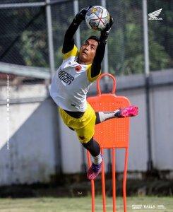 makassar/Kiper-PSM-Makassar-Reza-Arya-Pratama-bb.jpg