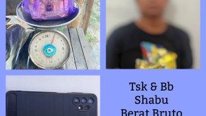 Kloase-foto-AT-dan-barang-bukti-sabu-seberat-1Kg-yang-diamankan-DitresNarkoba-Polda-Sulsel.jpg