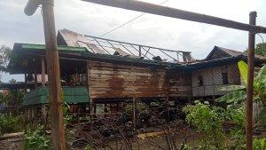 Kondisi-atap-rumah-warga-di-Desa-Lebbae-Kecamatan-Ajangale-Kabupaten-Bone.jpg