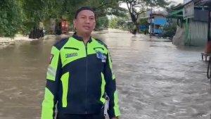 Kondisi-jalan-poros-Soppeng-Wajo-Marossa-Kelurahan-Ujung-digenangi-banjir-Kamis-472024.jpg