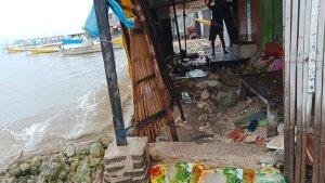 Kondisi-rumah-warga-di-Kepulauan-Kodingareng-diterjang-banjir-rob.jpg