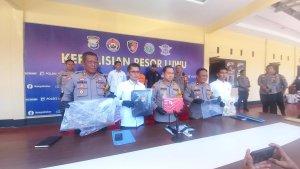 Konfrensi-pers-penangkapan-RA-32-pelaku-pembunuhan-alumnus-IAIN-Kota-Palopo.jpg