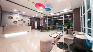 Lobby-Whiz-Prime-Hotel-Hasanuddin-1.jpg