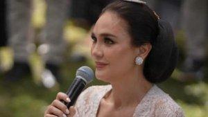 Luna-Maya-di-acara-siraman-menjelang-pernikahannya-dengan-Maxime-Bouttier.jpg